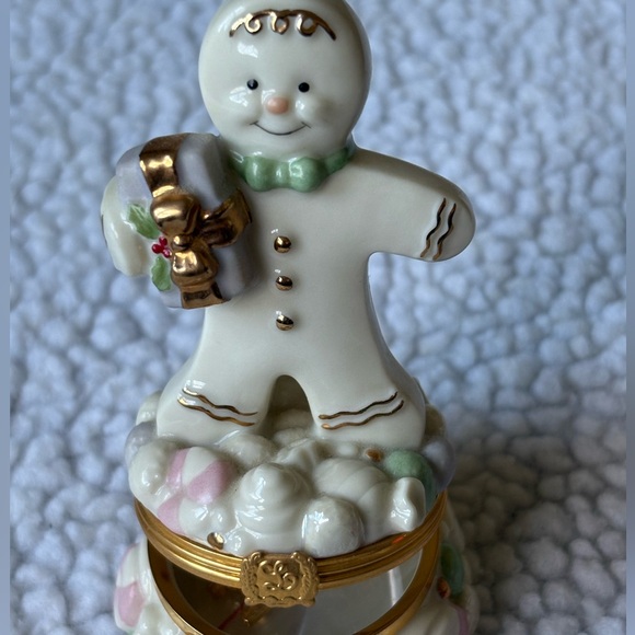 Lenox Treasures Gingerbread Box with Gold Accents  A great gift! - Picture 2 of 7